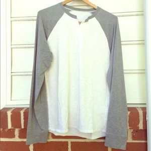 Men’s Lululemon V- neck Long-sleeved